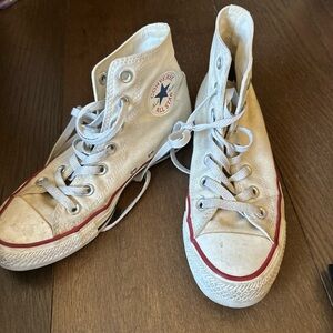 Converse sneakers 🌟🌟🌟